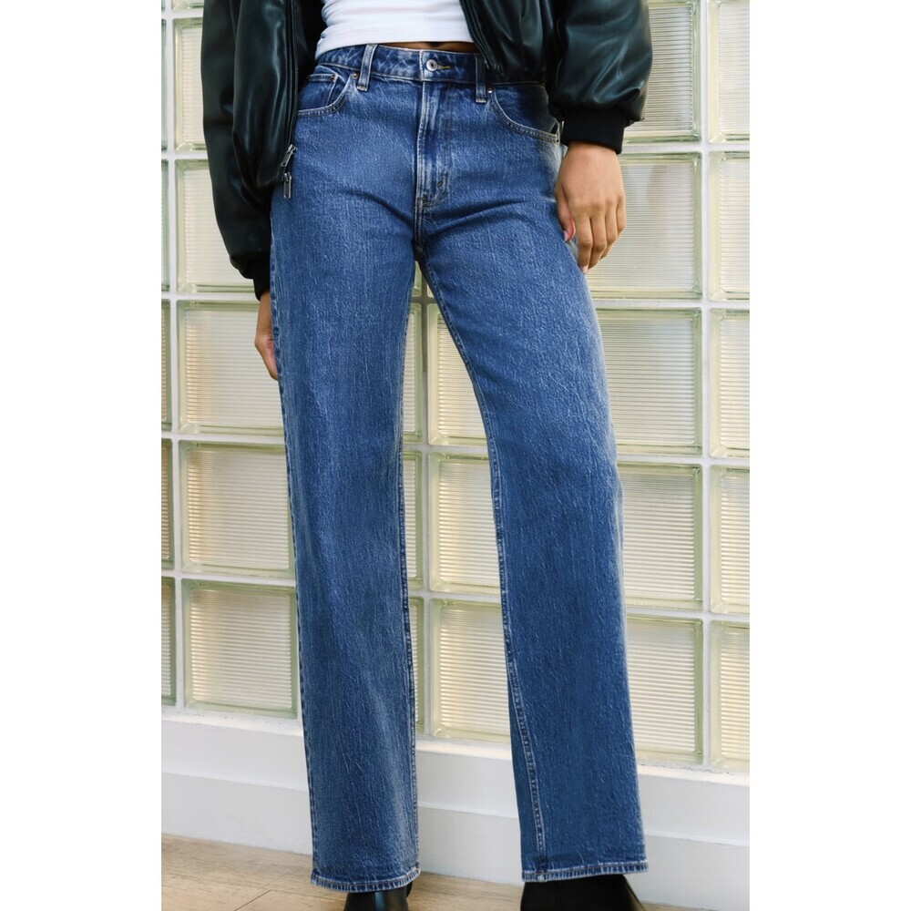 Abercrombie Curve Love High Rise 90s Relaxed Jean in Medium Marble Size 25 LONG